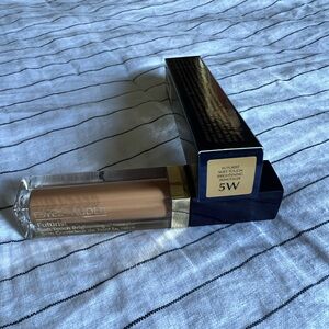 3/$50 ✨ — BNIB Estee Lauder Futurist Soft Touch Concealer in 5W